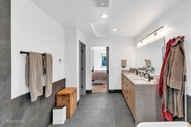 Building Photo - 1262 Hidden Woods Dr