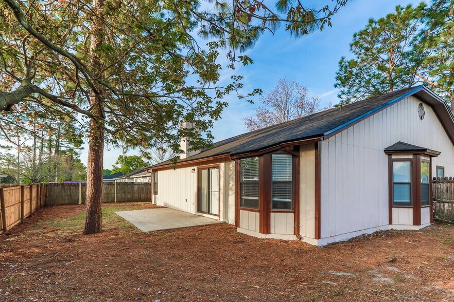 Building Photo - 7749 Pikes Peak Dr