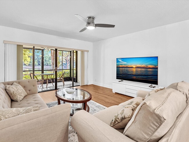 Building Photo - 5087 Oakhill Ln