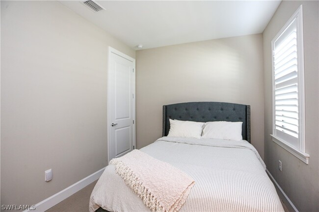 Building Photo - 9716 Everglades Dr