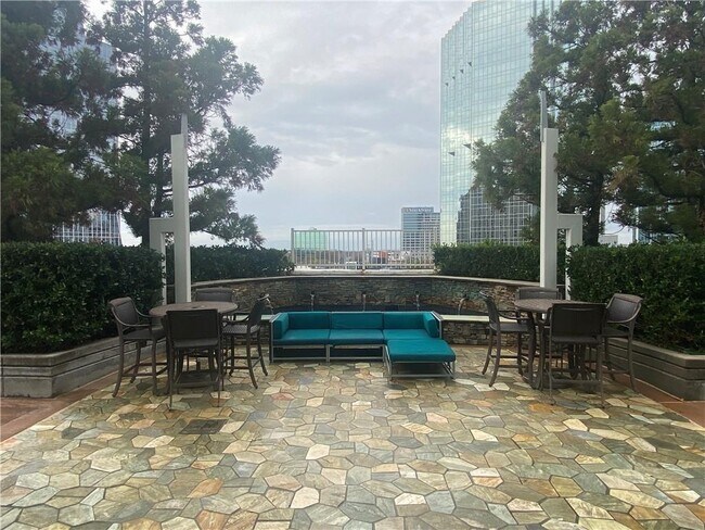 Building Photo - 3324 Peachtree Rd NE