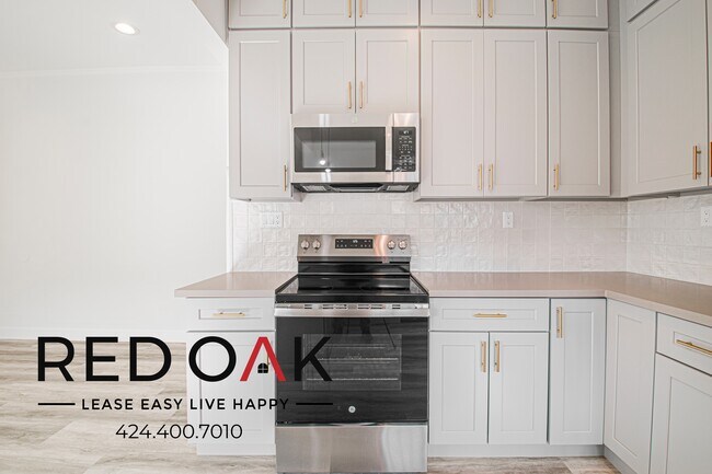 Building Photo - 330 N Genesee Ave