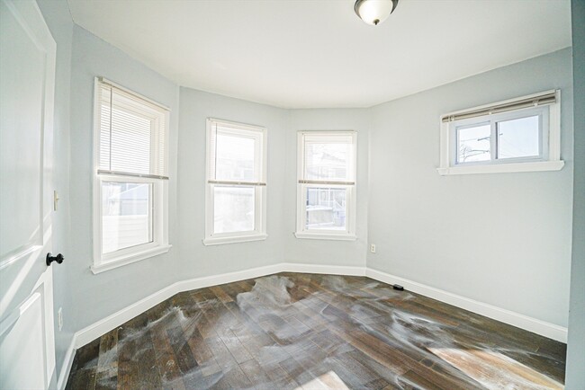 Building Photo - 7 Rosebery Rd