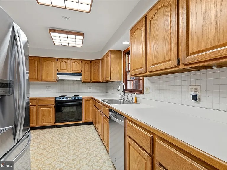 Building Photo - 5801 Lane Dr