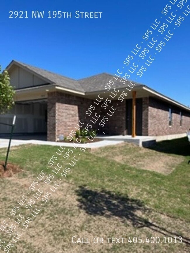 Building Photo - 2921 NW 195th St