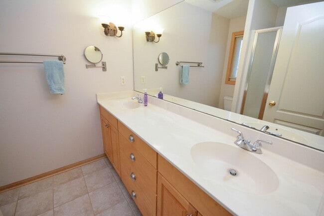 Building Photo - Beautiful walk-out ranch home at the end of a cul-de-sac!