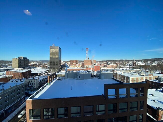Building Photo - 875 Elm St