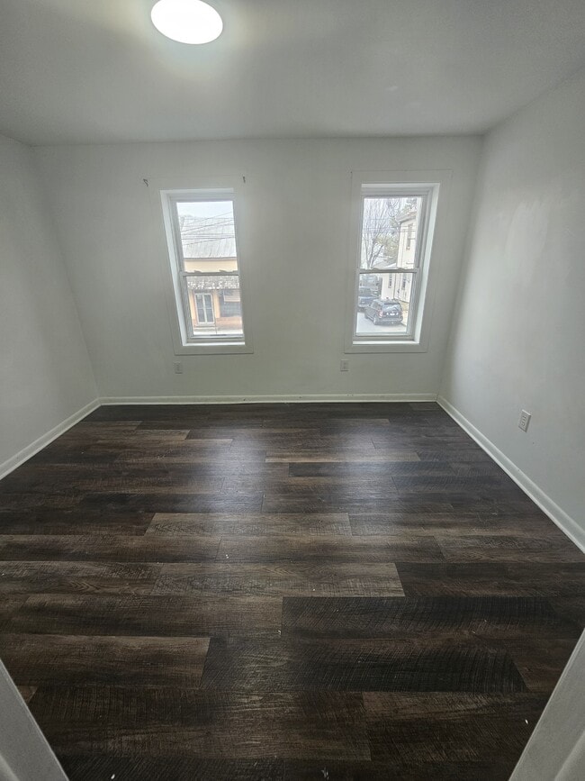 Building Photo - 330 S 9th St