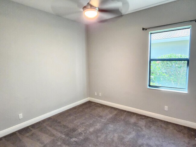 Building Photo - 2095 NW Diamond Creek Way