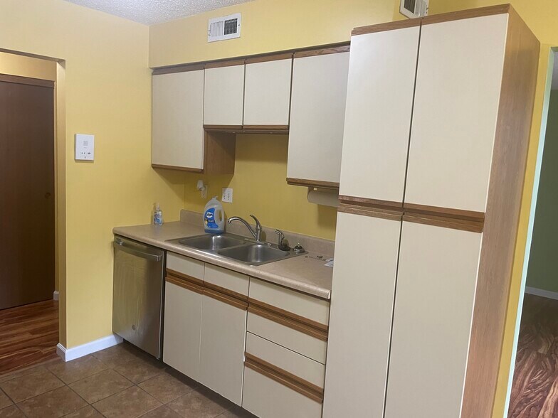 Building Photo - 20 Providence Dr