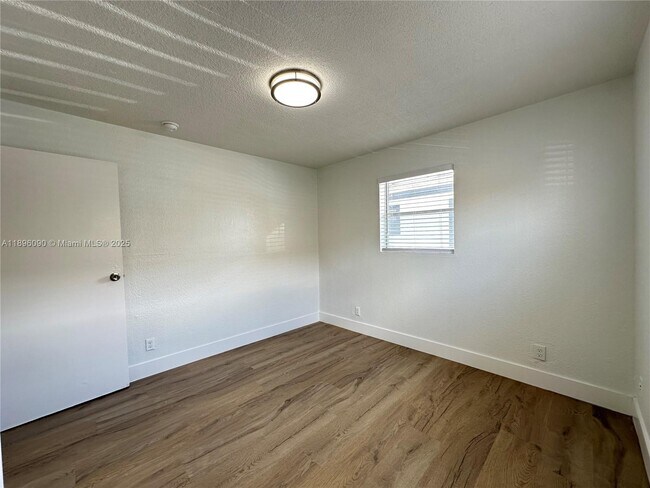 Building Photo - 116 NW 2nd Ave