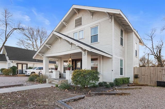 Building Photo - 915 N Center St