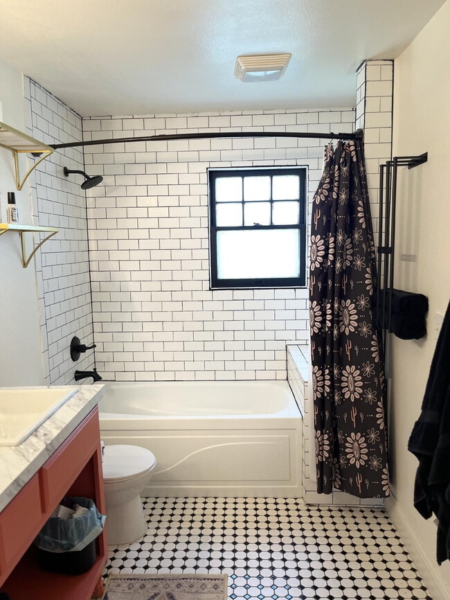 Building Photo - 2611 31st St