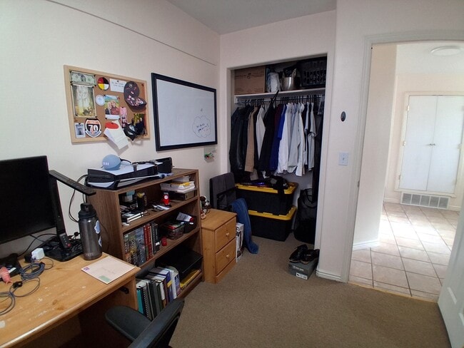 Building Photo - 654 E 700 N