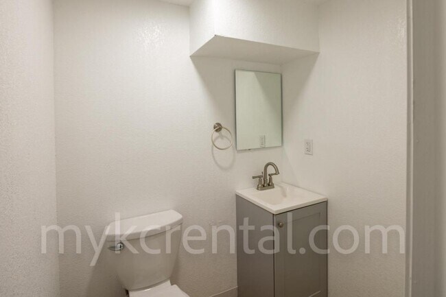 Building Photo - 9108 W 95th St