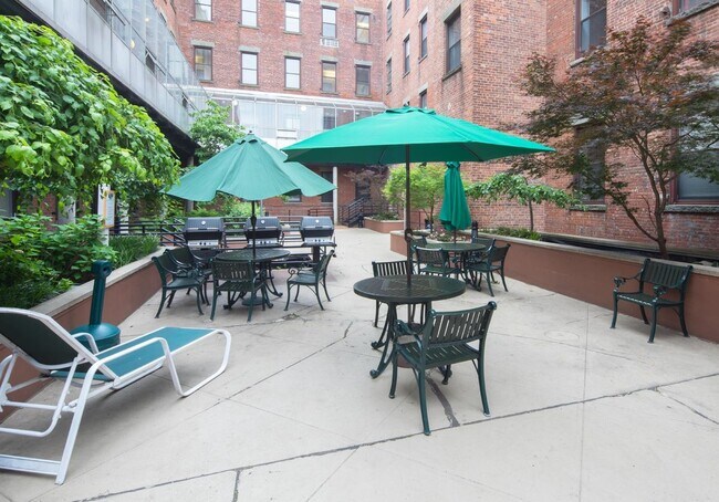 Building Photo - 227 Christopher Columbus Dr