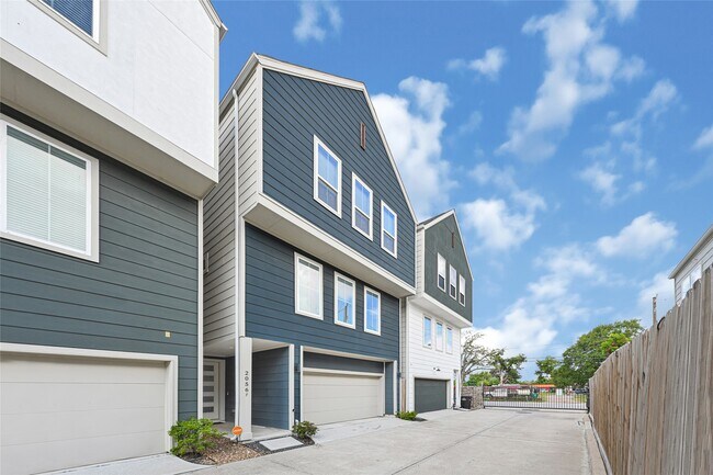 Building Photo - 2056 Johanna Dr