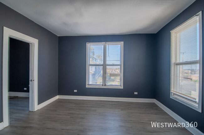 Building Photo - Chicago Heights 2-bedroom offering comfort...