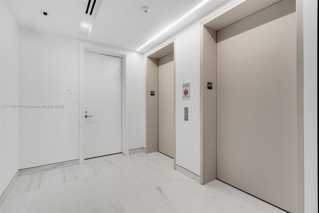Building Photo - 300 Biscayne Blvd Way