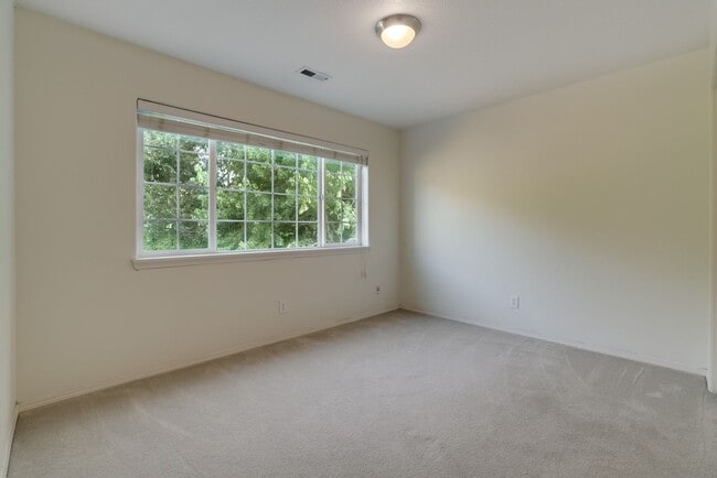 Building Photo - Spacious 4BR / 3BA Home in Desirable Bethany Area