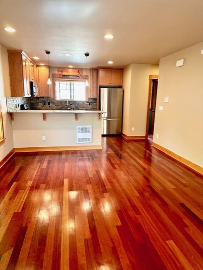 Building Photo - West Seattle Townhouse, Location Location ...