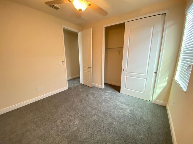 Building Photo - 3/2.5 Eagle Creek Townhome