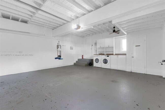 Building Photo - Northeast 99th Street, Miami Shores, FL 33138 - 3 BR 2.5 BA house