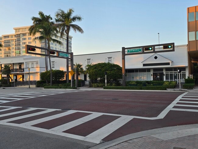 Building Photo - 60 Venetian Dr