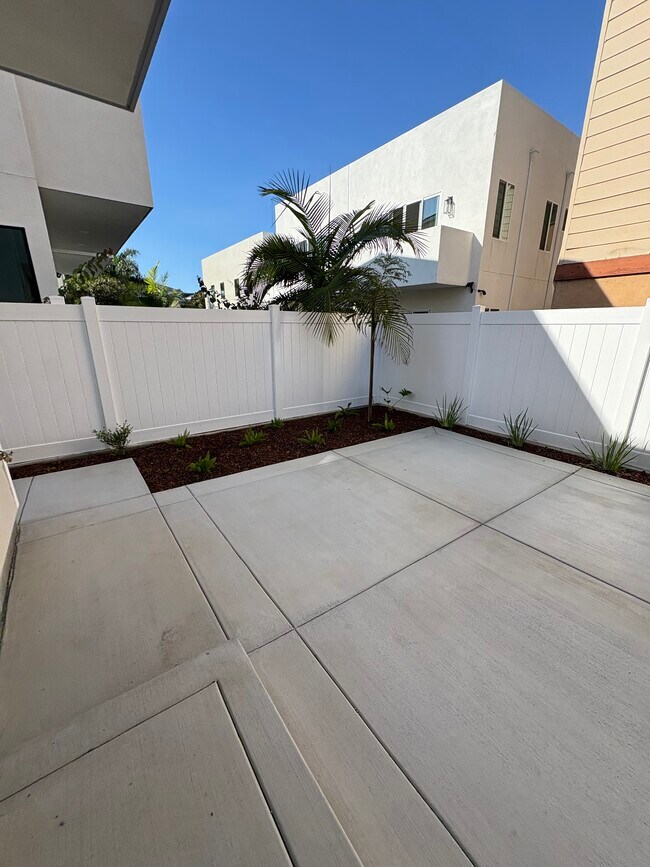 Building Photo - 258 Donax Ave