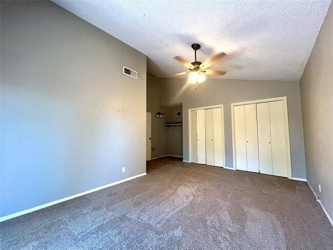 Building Photo - 2307 Monarch Dr