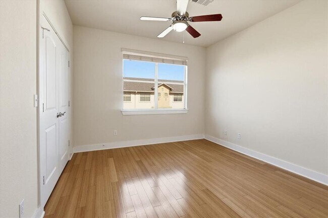 Building Photo - 13420 Lyndhurst St