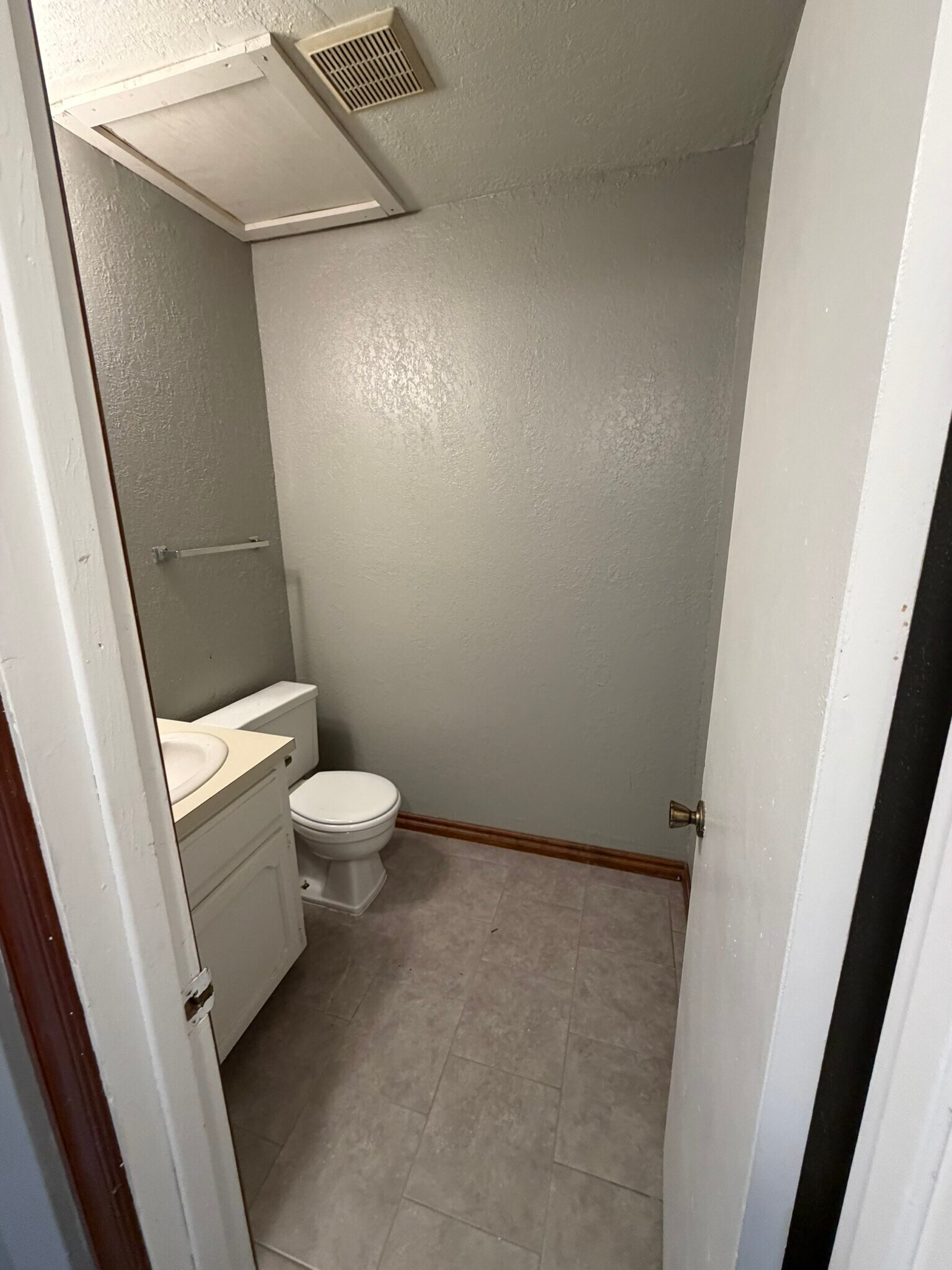 Building Photo - 2125 Beaumont Dr