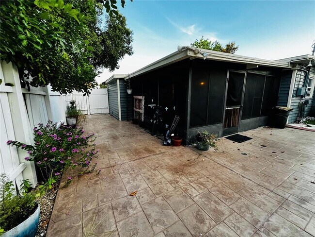Building Photo - 6710 Kingswood Dr N
