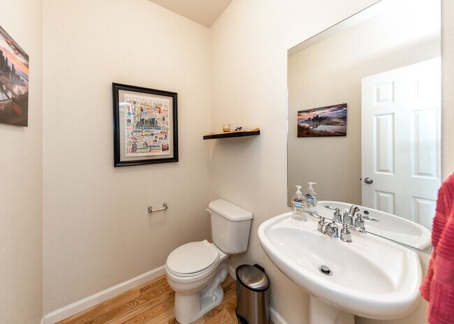 Building Photo - Downtown 3 Bedroom Townhome with 2 Car Garage