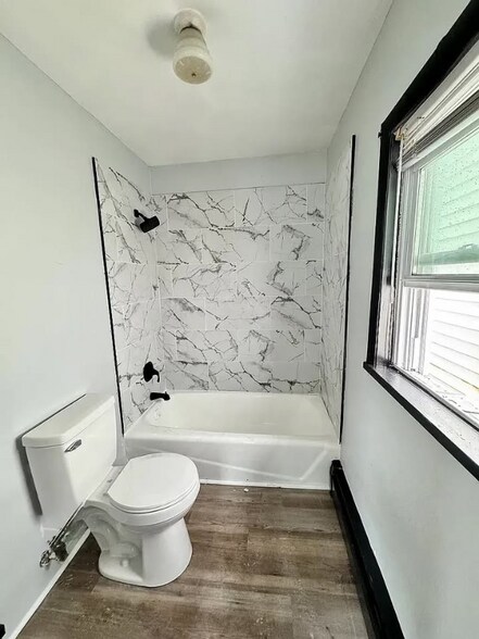 Building Photo - 450 Hamilton St