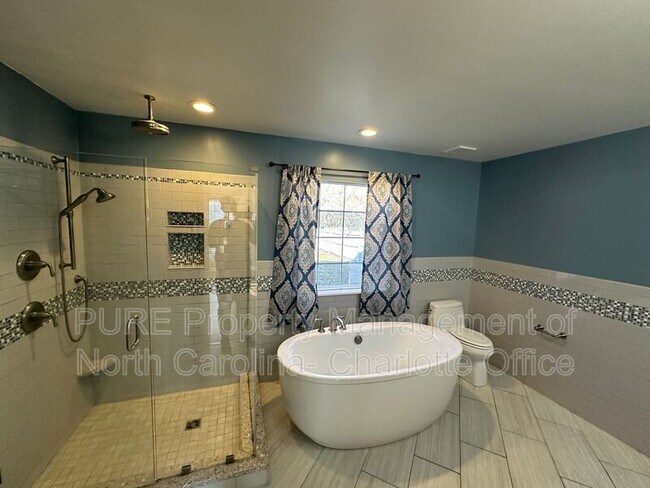 Building Photo - 12115 Landing Green Dr