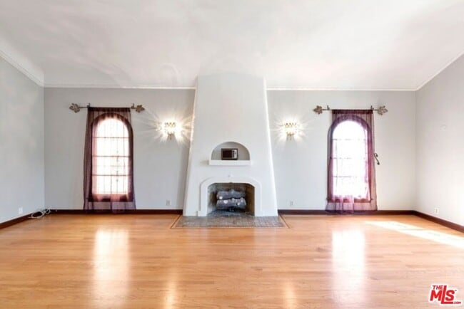 Building Photo - 1028 Meadowbrook Ave