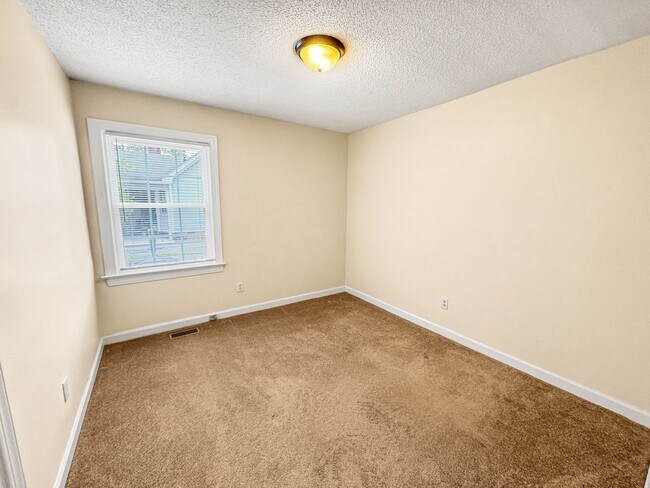 Building Photo - Beautiful 3-BR, 2-Bath home