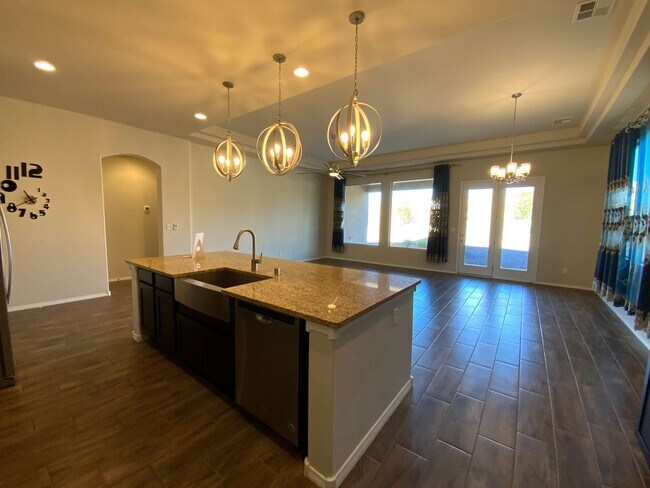 Building Photo - 4 Bedroom Single Story Home Available Near...