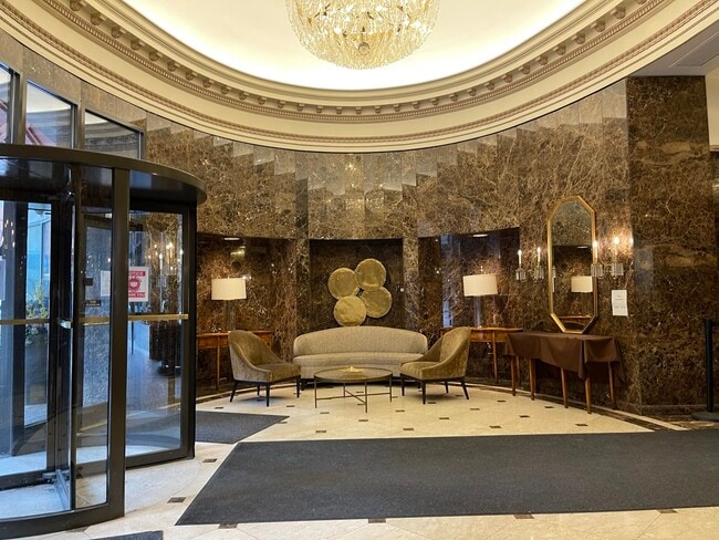 Building Photo - 10 E Ontario St