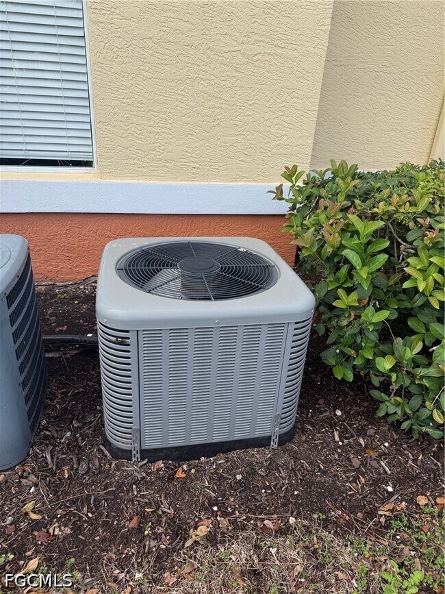 Building Photo - 6401 Aragon Way