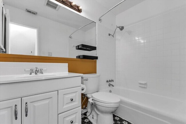 Building Photo - 8604 Brookfield Dr