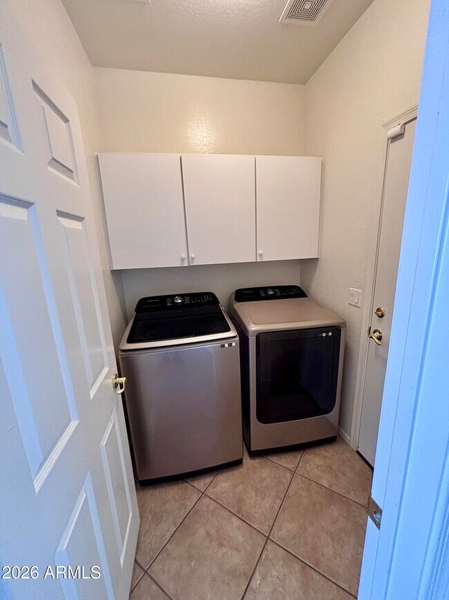 Building Photo - 5606 W St Anne Ave