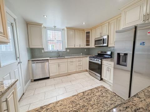 Building Photo - 4246 Castor Ave