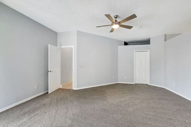 Building Photo - A BOATER'S PARADISE WITH THIS STUNNING 3 B...
