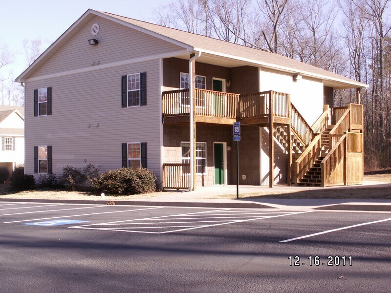 Building Photo - 7402 Courtyard Dr