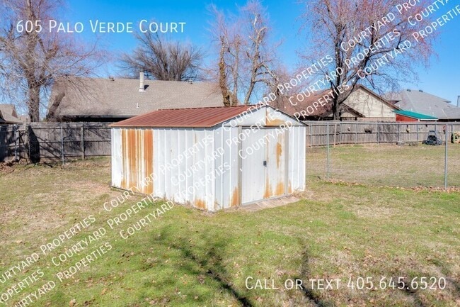 Building Photo - 605 Palo Verde Ct