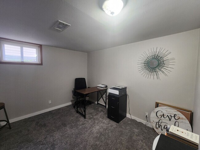 Building Photo - 808 S Jessica Ave