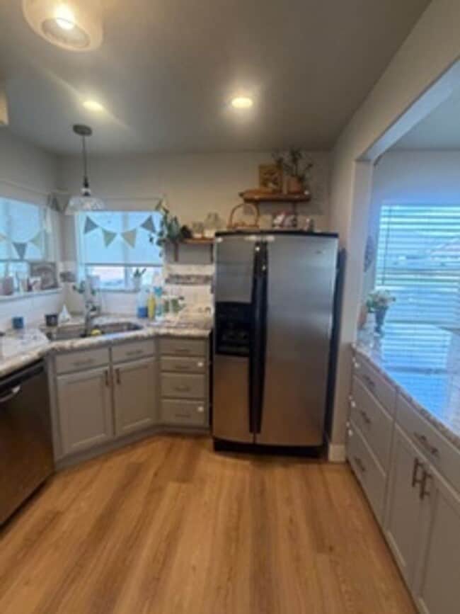 Building Photo - Beautiful 4 Bed / 2.5 Bath Home in Quiet Neighborhood