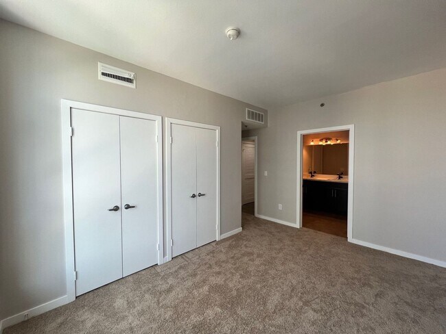 Building Photo - Downtown Long Beach - West Ocean - 1 Bedro...
